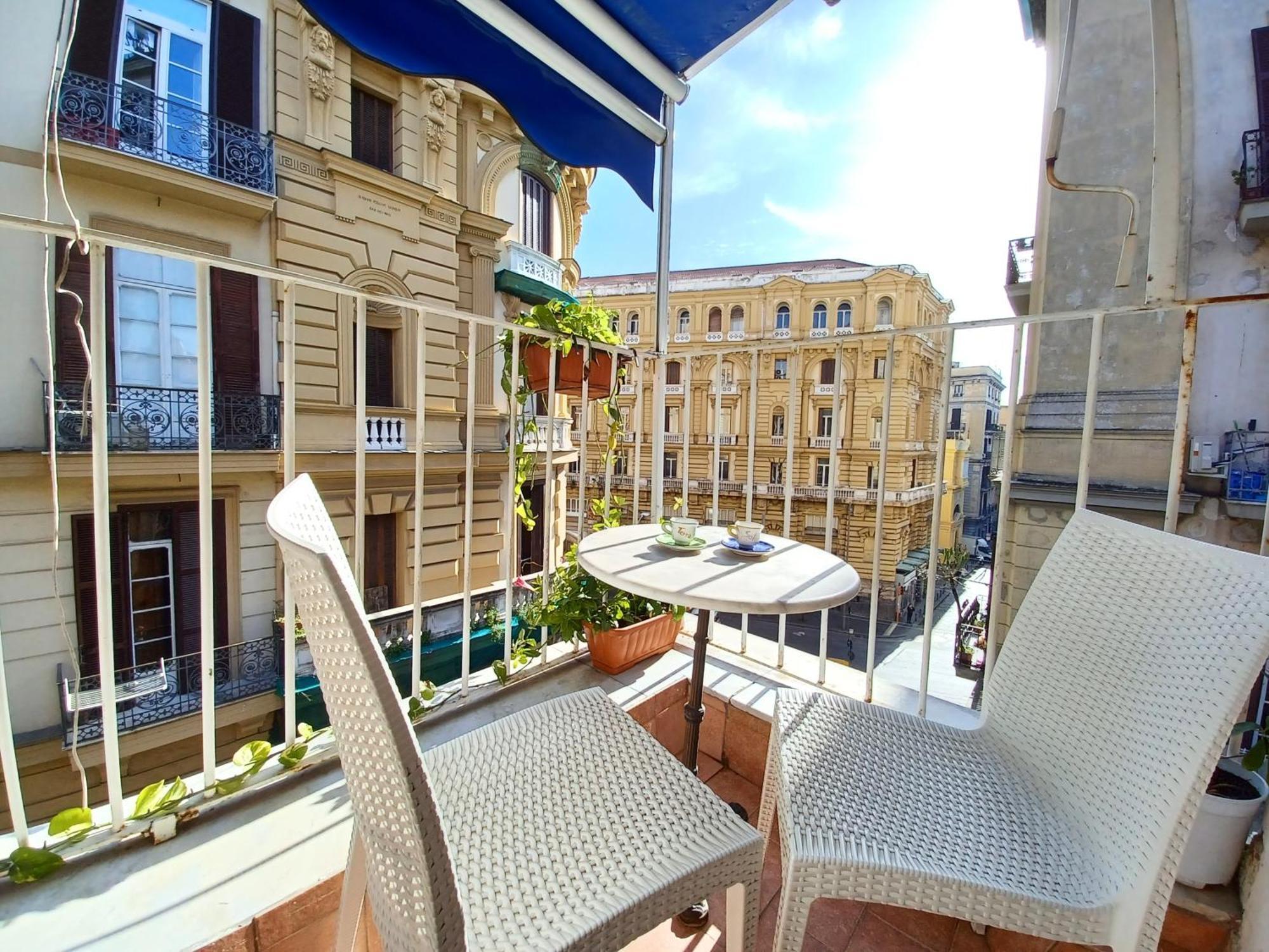 B&B Quattro Palazzi Napoli Centro Luaran gambar